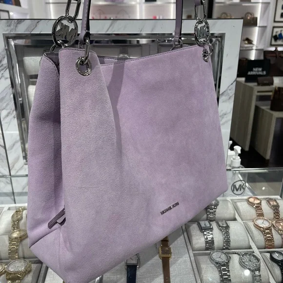 MICHAEL KORS Christina Large Suede Triple Gusset Shoulder Tote Bag
Lt Quartz
NWT - Picture 12 of 16